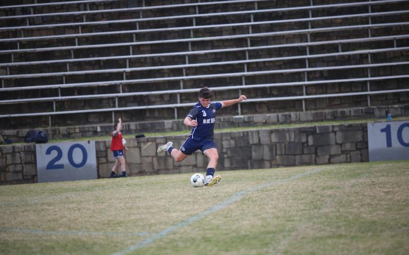 Harrison Matthews shoots the ball. (Photo by Bo Underwood)