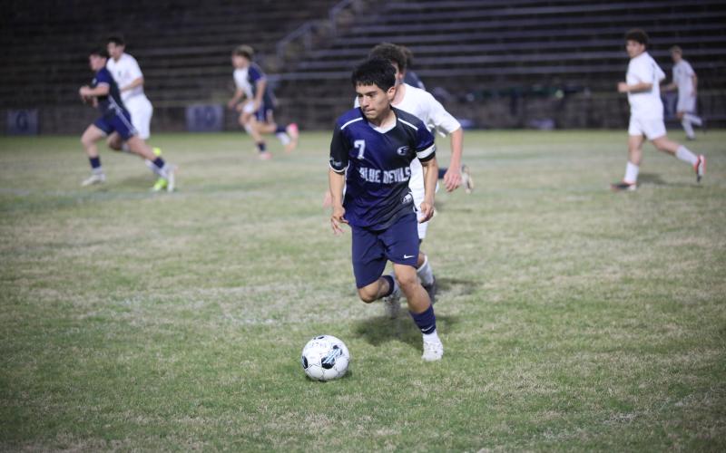 Pablo Medellin evades the defense. (Photo by Bo Underwood)