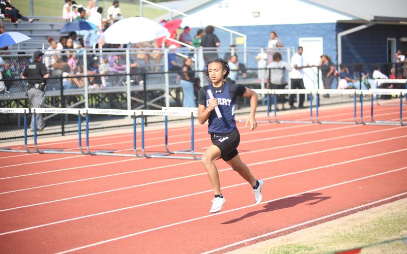 Trenton Brown competes in the 4 x 100 meter relay. (Photo by Bo Underwood)