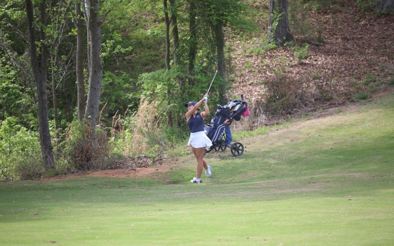 Lucy Johnson watches her shot at the 2026 Granite City Classic on Monday, April 13. (Photo by Bo Underwood)