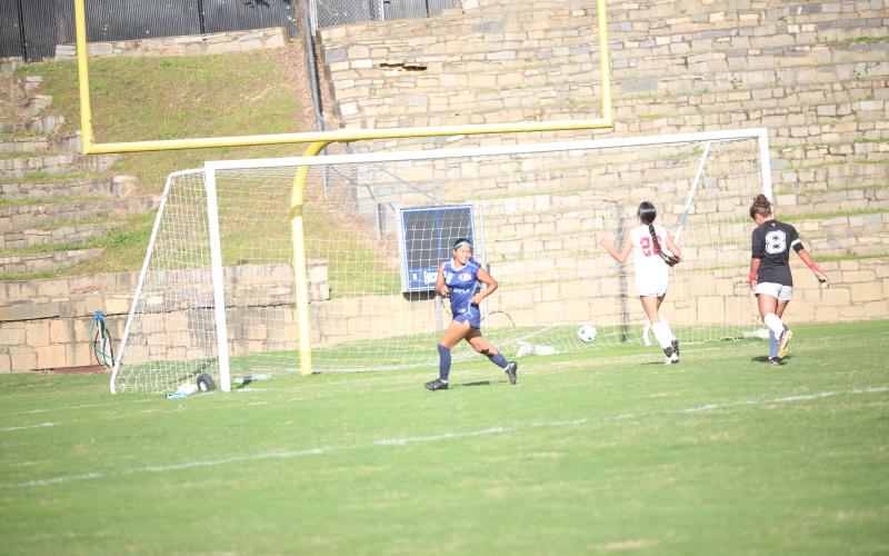 Kimberly Hernandez scores a goal. (Photo by Bo Underwood)