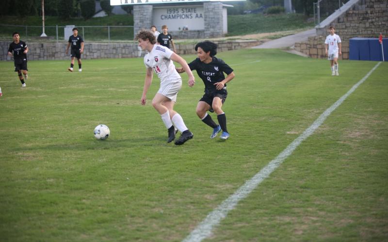 Jason Ngyuen guards his opponent on the boundary. (Photo by Bo Underwood)