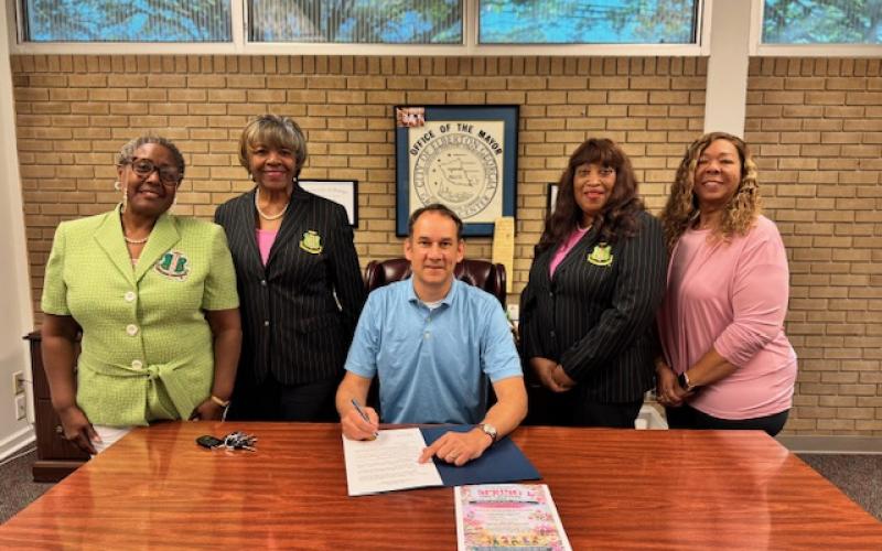 Pictured during the signing of the proclamation for the Spring Unity Festival are (L-R) Angela Mosley, Mary Clark, Graves, Jacklyn Bradford and Andraa’ Perrin.