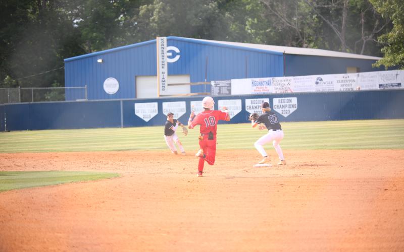 Brayden Ingram throws the ball to Rylan Brown to get a force out. (Photo by Bo Underwood)