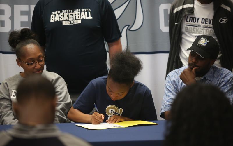 Kaylen Rucker signs her letter of intent to play basketball at Columbia International University. (Photo by Bo Underwood)