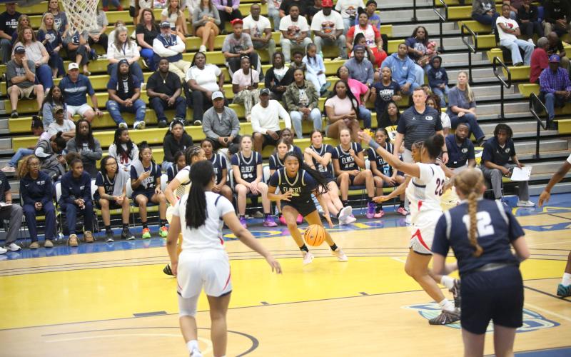 Kaylen Rucker attacks the basket. (Photo by Bo Underwood)
