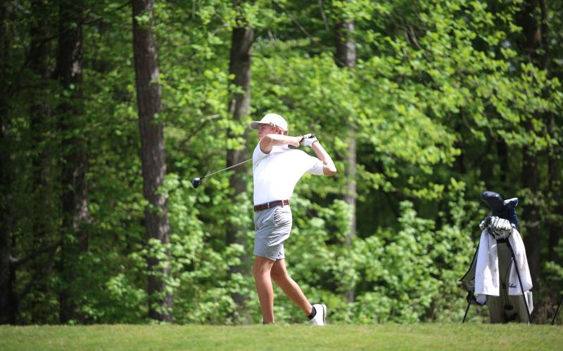 Maddox Adams takes a shot. (Photo by Bo Underwood)