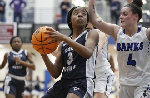 Lady Blue Devil freshman Aaniah Allen (center) scored 16 points in Elbert County’s 57-54 region victory at Banks County Jan. 3 in Homer. (Photo by Cary Best)