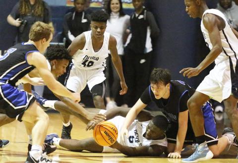 Blue Devils (L-R) Christian Harris, Ben Rucker, Tobias Jones and Kobin Eberhardt battle Leopards (L-R) Sawyer Pace and Carl Cleveland in the closing seconds of Elbert County’s 54-51 loss to Banks County Jan. 24 in Elberton. (Photos by Cary Best)