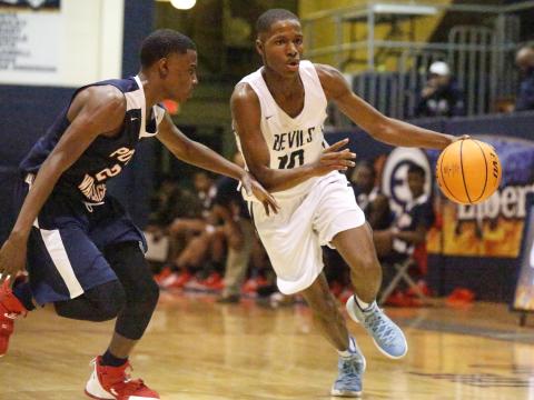 Blue Devil sophomore Jamil Burton (right) led Elbert County’s 73-61 win over Putnam County with a career-high 28 points Jan. 7 in the Inferno in Elberton. (Photo by Cary Best) 