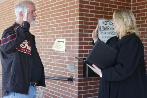 Elbert County Probate Court Judge Stephanie Hewell (right) swore in Bowman City Councilman Christopher Johnson outside Hewell’s office last week. (Photo by Scoggins) 