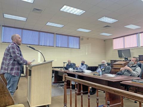 Ben Maxwell (left) talks to the Elbert County Board of Commissioners in the Elbert County Superior Court courtroom during the BOC’s March 8 meeting. (Photo by Scoggins)