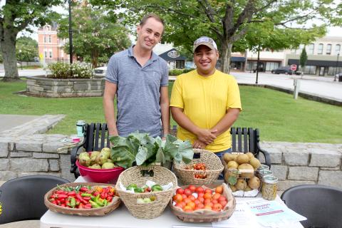 (L-R) Jessie Powers and Mauricio Cortez, of Powers Farm and Ranch, bring farm-fresh vegetables and beef to the farmers market each Wednesday. (Photos by Scoggins) 
