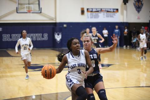 Senior Aaniyah Allen drives to the basket during the win over White County. (Photo by Wells)