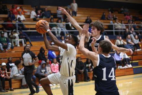 Junior Kamaurion “Tank” Givens goes for the basket during the Devils’ loss to White County during a scrimmage in the Inferno Thursday, Nov. 10. The Devils are looking to bring the mantra of “HEAT” to the Inferno this season under new Head Coach Ed Geth. (Photo by Wells)