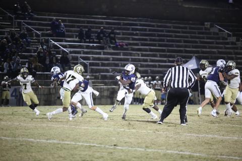 Jacari Barnett runs through an arm tackle during Elbert’s quarterfinal matchup with Swainsboro Nov. 24. (Photo by Wells)