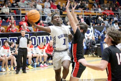Boaz Goodman drives past a defender and lays the ball into the hoop during Elbert’s game against Rabun County Jan. 20. Goodman hit a buzzer-beater against Commerce Jan. 16 to give Elbert their first region win of the season. (Photo by Wells)