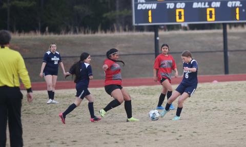 Bella Powell beats a Madison defender to the ball during Elbert’s game against the Mustangs Feb. 8. (Photo by Wells)
