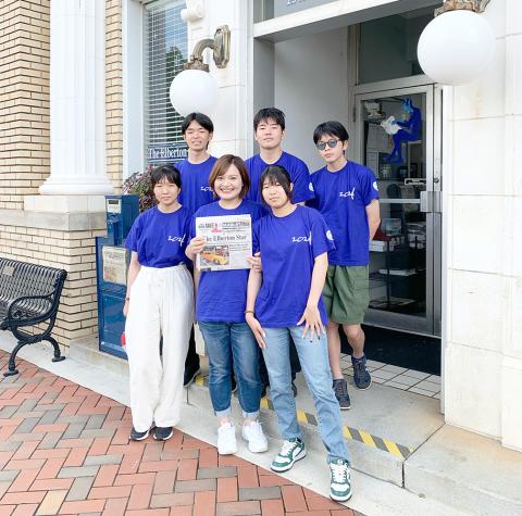 Mure-cho exchange students stand outside The Elberton Star before their day-trip to the University of Georgia. (Front row L-R) Hinata Urushihara, Serene Shiraki (Chaperone)and Sao Takeoka.  (Back row) Keita Kawada, Mizuki Yamamoto and Ginga Kanazume. (Photo by Barbara Slay)