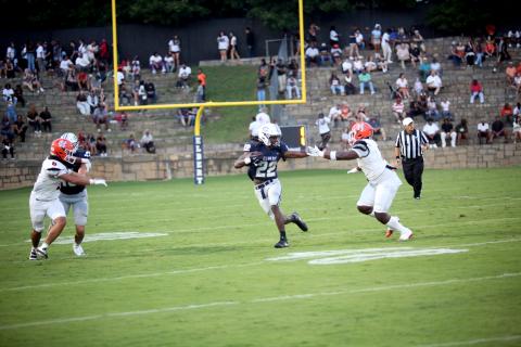 Jacari Barnett throws out a stiff arm towards a Hart County defender during Elbert’s 17-7 loss to the Bulldogs Aug. 16.  (Photo by Wells)