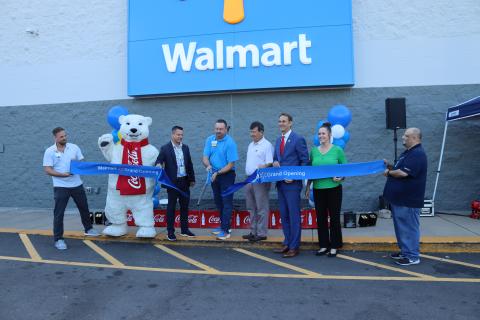 Walmart Market Manager Jeff Byrd, local store manager Alan Belford, Chamber of Commerce representative Tyler Taylor, Mayor Daniel Graves, and Chamber of Commerce Executive Director Rebecca Long cut the ribbon for the grand re-opening of Walmart #1701. (Photo by Weeks)