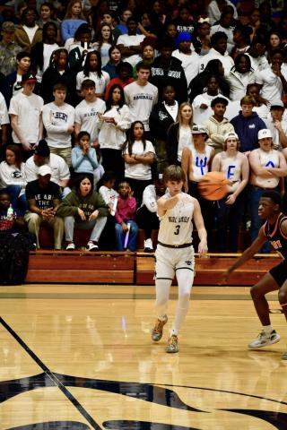 Grady Jones passes the ball to his teammate during Elbert's loss to Hart County. (Photo courtesy of Elbert County True Blue)