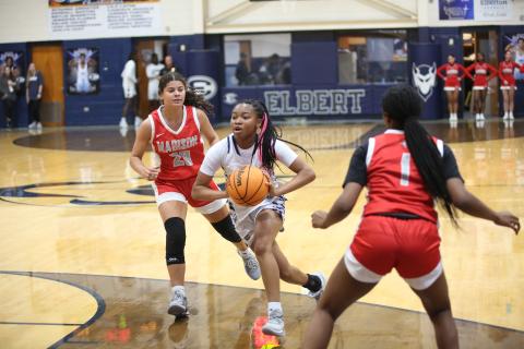 Kaylen Rucker drives through the lane and prepares to attempt a bounce pass to a teammate during Elbert’s 48-40 win over Madison County in the Inferno Dec. 7. (Photo by Wells)