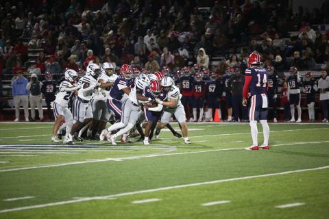 No. 31 Lincoln Blackmon and No. 11 Reunte Tucker take down a Toombs County ballcarrier during Elbert’s loss to the Bulldogs Nov. 29. (Photo by Wells)