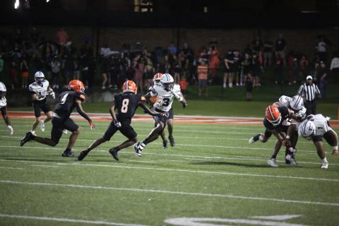 No. 3 D.K. Winn runs with the ball during Elbert County's 51-20 loss to Hart County Aug. 15. (Photo by Bo Underwood)