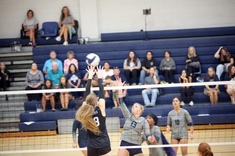 Cadence Noggle (13) rises up for a block in Elbert’s match against Banks County on Sept. 11. (Photo by Bo  Underwood)
