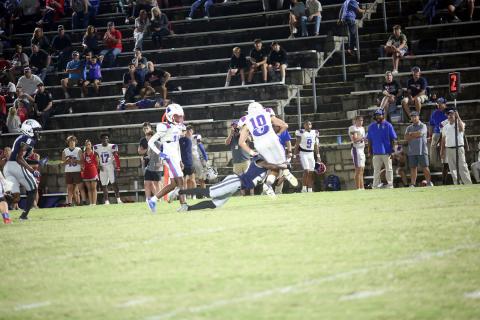 Cornerback Runt Mattox makes a tackle in Elbert County’s 27-0 win over Oglethorpe County on Sept. 19. (Photo by Bo Underwood)