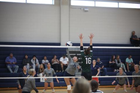 Zurina Dillard spikes the ball past a Walnut Grove player during Elbert’s match against the Lady Warriors Aug. 28. (Photo by Bo Underwood)