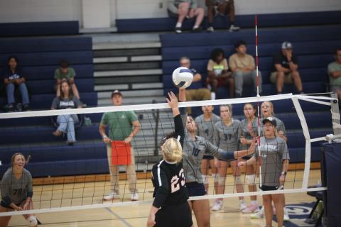 Elbert County freshman Alexa Vargas (10) hits the ball over the net during a match against Rabun County on Sept. 16. (Photo by Bo Underwood).