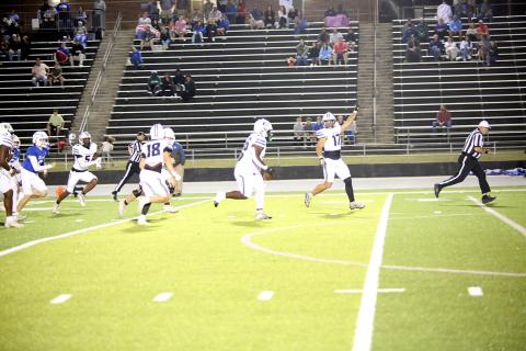 Jerrell Sims (left) returns a fumble for a touchdown on the opening play of Elbert’s game at Banks County on Oct. 10. (Photo by Bo Underwood)