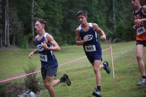 Dakota Toole (left) and Eli Alexander (right) were among Elbert’s top finishes in the team’s win at The Reservation Run on Oct. 2. (File photos by Bo Underwood)