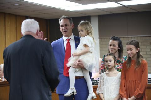   R. Daniel Graves is sworn in by Carey Butler. (Photo by Bo Underwood)