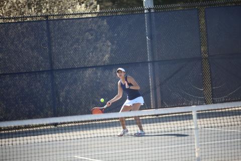 Emily Poon returns serve. (Photo by Bo Underwood)