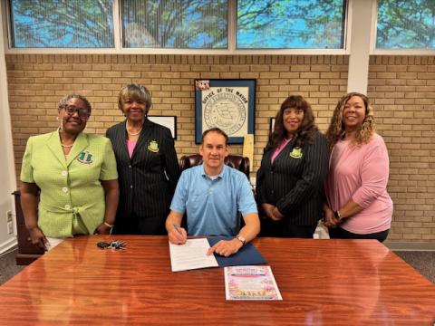 Pictured during the signing of the proclamation for the Spring Unity Festival are (L-R) Angela Mosley, Mary Clark, Graves, Jacklyn Bradford and Andraa’ Perrin.