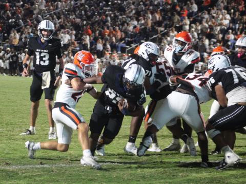 Mikeal Allen finds a gap to score Elbert's first touchdown against Hart Friday as the Blue Devils took an early 10-8 lead.