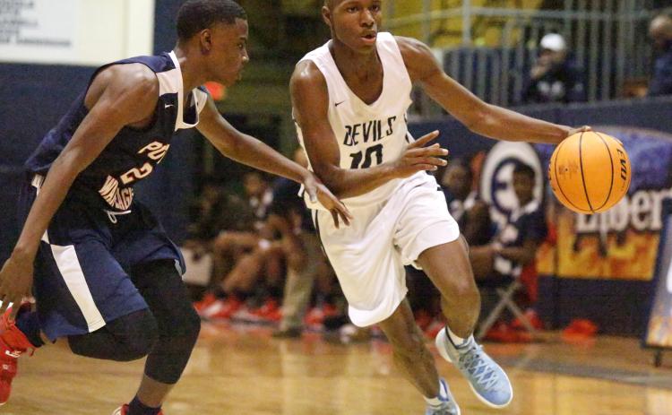 Blue Devil sophomore Jamil Burton (right) led Elbert County’s 73-61 win over Putnam County with a career-high 28 points Jan. 7 in the Inferno in Elberton. (Photo by Cary Best)