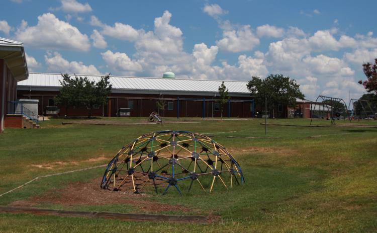 The Georgia Department of Public Health (DPH) recently released the results of a ‘health consultation’ at Elbert County Primary School, which is right across the road from Martin Fireproofing Georgia Inc. (Photo by Scoggins)