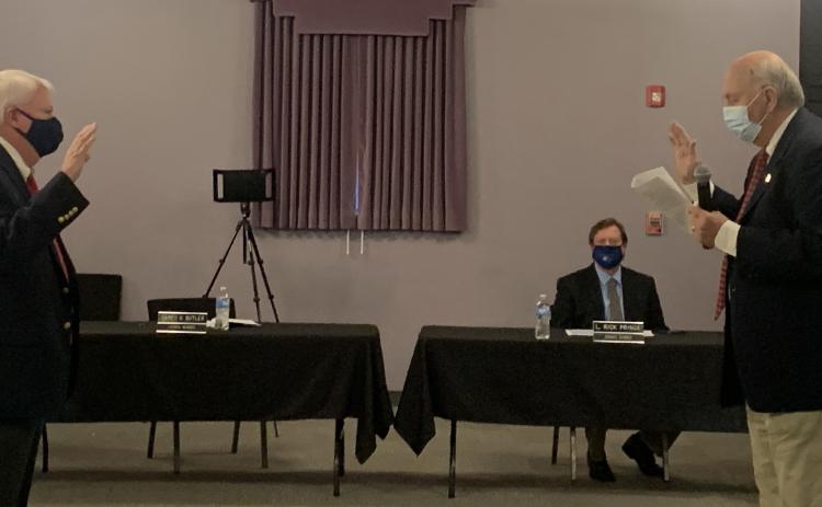 Mayor Larry Guest swore in Mayor Pro Tem Carey Butler Monday night in the first meeting of the year for the council. The meeting was held in the Elberton Arts Center and as you can tell from the swearing in ceremonies, the council used social distancing protocols. (Photo by Scoggins)