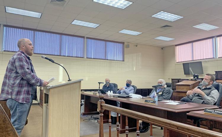 Ben Maxwell (left) talks to the Elbert County Board of Commissioners in the Elbert County Superior Court courtroom during the BOC’s March 8 meeting. (Photo by Scoggins)