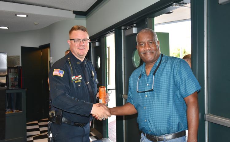 Elberton Police Chief Scott Marunich (left) shakes hands with Rev. John Barnett before the Faith and Blue event. (Photo by Christy David)