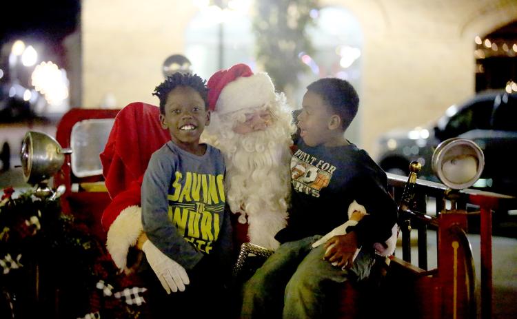 Main Street Elberton’s Candlelight Shop Night drew large crowds on the downtown square Tuesday, Nov. 22, including a visit from Santa Claus. Local merchants and small businesses opened their doors and booths, the County-Line Jazz Band performed with lighted instruments and the lighting of the city’s Christmas tree was officially held. (Photos by Scoggins)