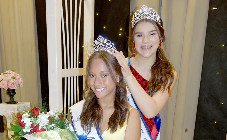 Crowning Miss ECMS 2023 A new Miss ECMS was crowned Saturday during the annual pageant at Elbert County Middle School. Pictured above are Miss ECMS 2023, I’Jianah Whiten, being crowned by Miss ECMS 2022, Leah Higginbotham.