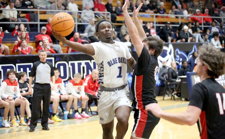 Boaz Goodman drives past a defender and lays the ball into the hoop during Elbert’s game against Rabun County Jan. 20. Goodman hit a buzzer-beater against Commerce Jan. 16 to give Elbert their first region win of the season. (Photo by Wells)