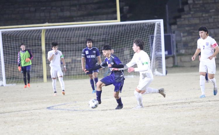 Daniel Ezqueda dribbles past a Barrow defender during Elbert’s 3-2 loss to the Flames. (Photo by Wells)