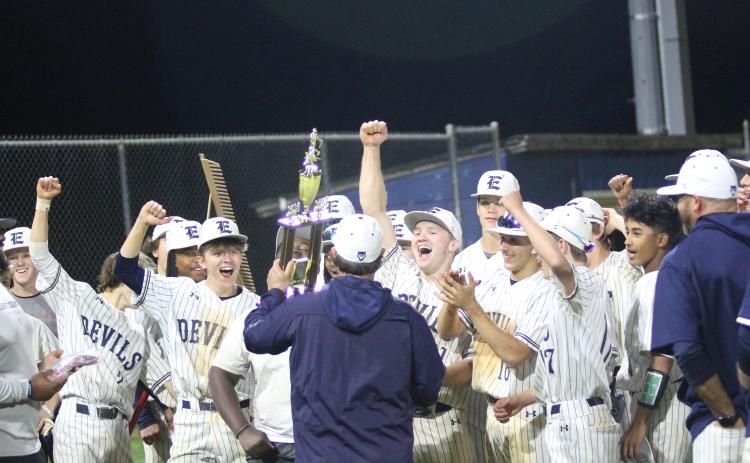 Head Coach Lance Ingram presents the Devils with the region championship trophy after they clinched the region with a win over Commerce last season. This year’s Diamond Devils team started the year ranked in the Top 10 in Class A Division 1 and are 1-0 in region play after a win over Tallulah March 4. (File photo by Wells)