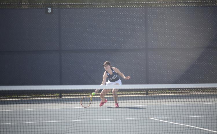 Gracie Kidd reaches for a forehand shot during Elbert’s home match against Rabun County March 19. (Photo by Wells)